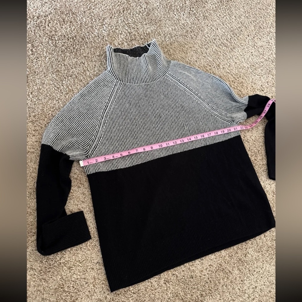 Summersalt Luxe Cashmere Blend Two Tone Sweater in Charcoal size Medium - Picture 11 of 12